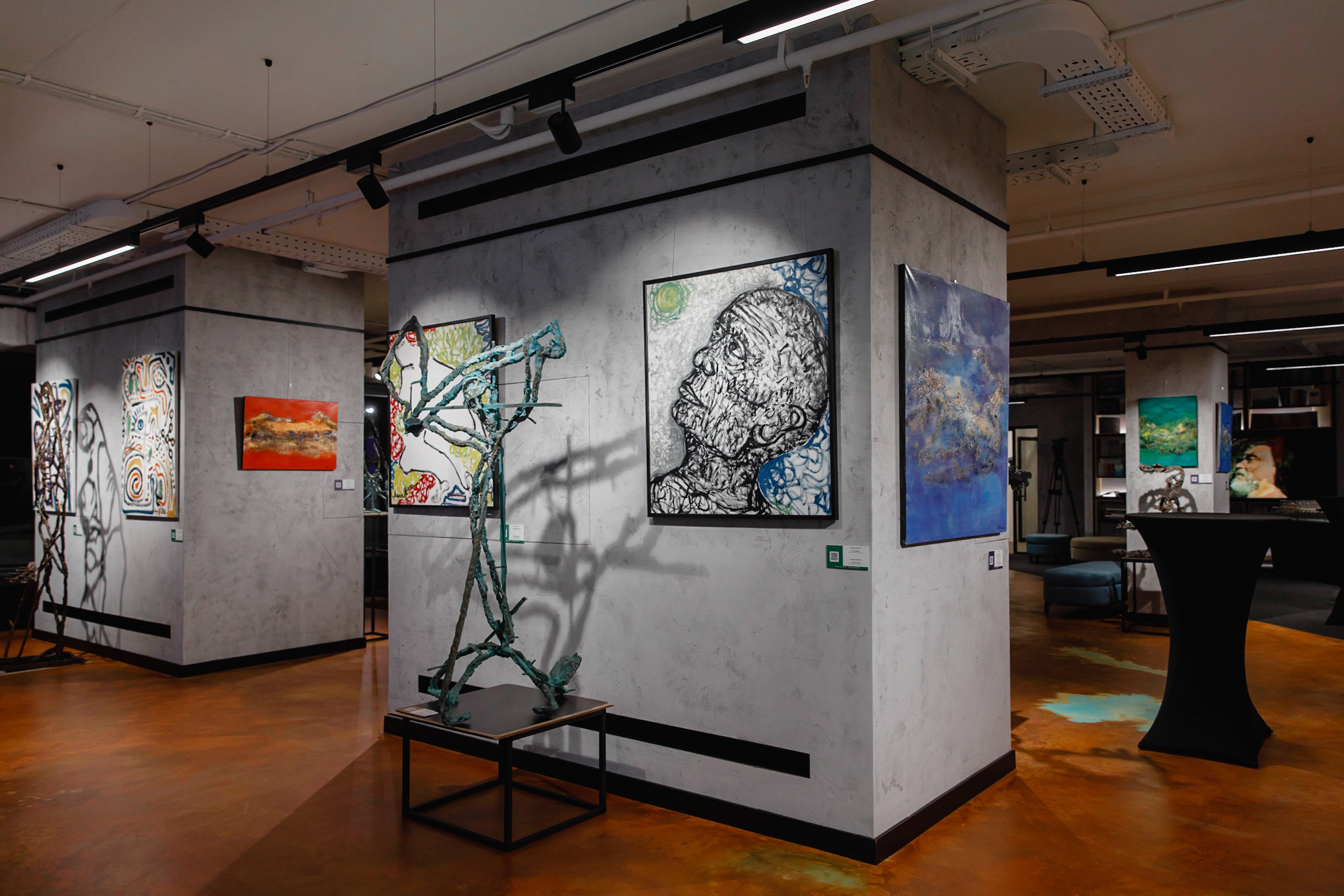 В апарт-отеле YE'S Marata открылась галерея современного искусства