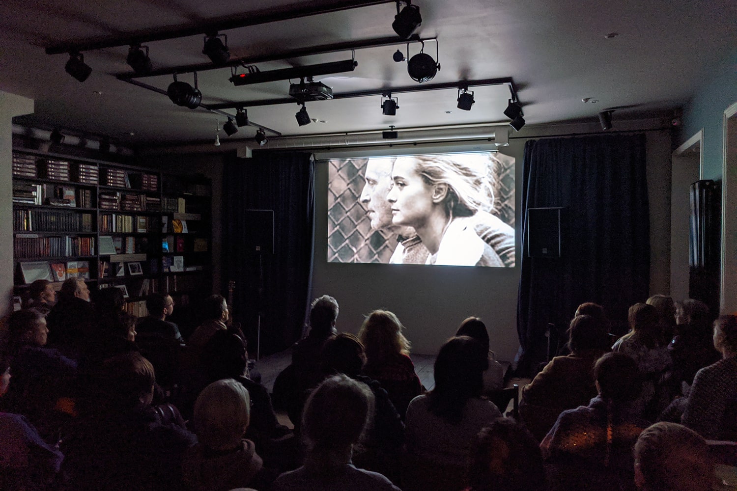 книги и кофе.jpg