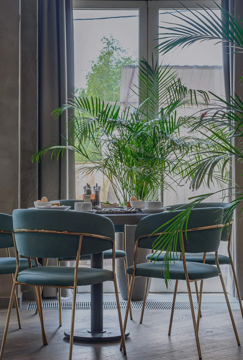 preview_Variety of cafes and restaurants