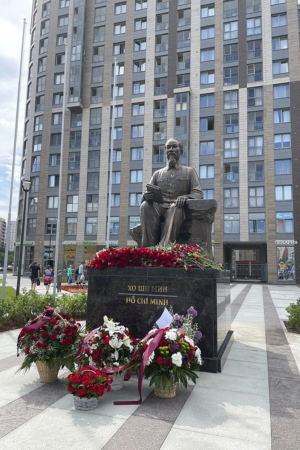 Новая достопримечательность у YE'S Hoshimina